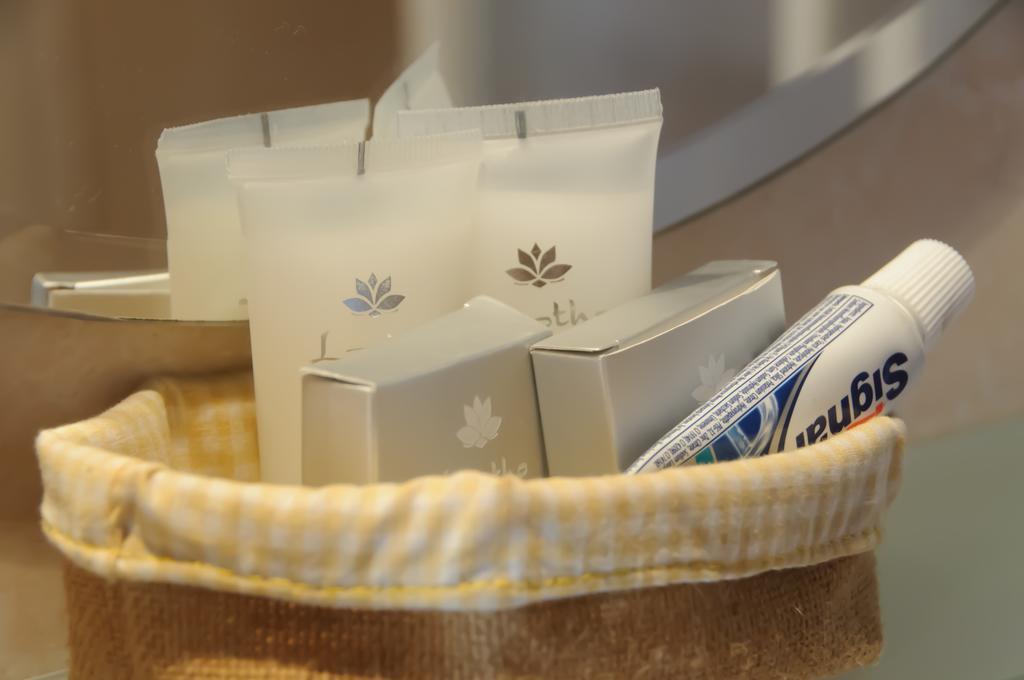 B&B La Fenice Montegridolfo Szoba fotó