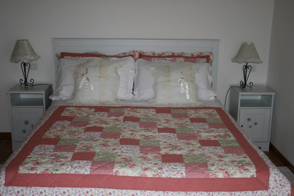 B&B La Fenice Montegridolfo Szoba fotó